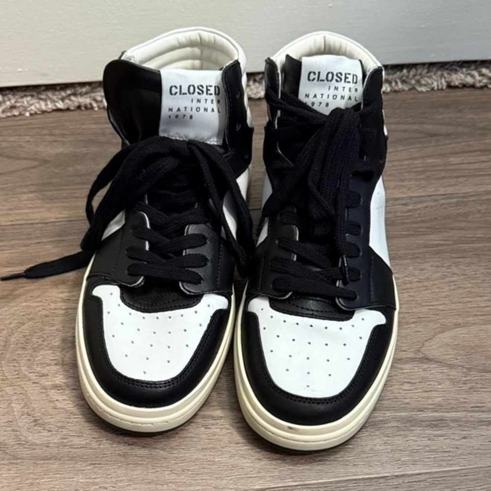NEW CLOSED ITALY Black and White High-Top Sneakers EU Size 37 msrp $395